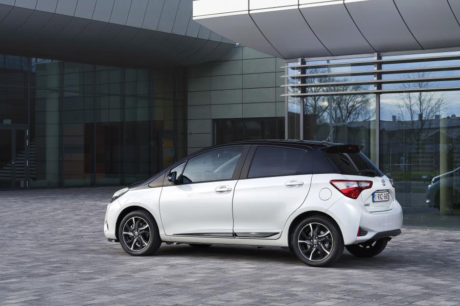  Toyota Yaris Bi-Tone 2017 года  (фото 20 из 36)